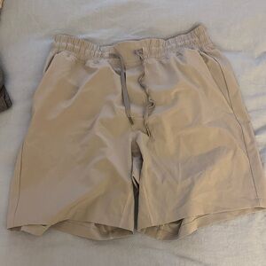 CRZ YOGA Men's Athletic Light Gray Shorts